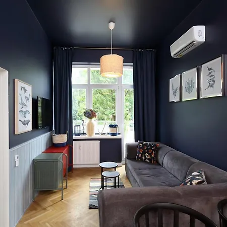 Red & Blue By Oneapartments