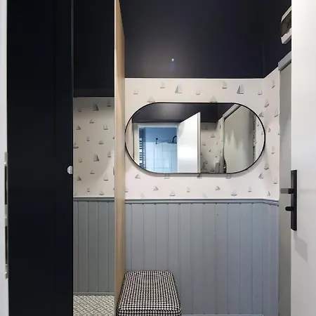 Red & Blue By Oneapartments *